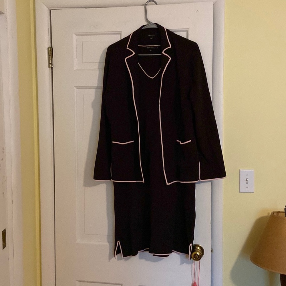 Knit blazer with white/light pink trim contour